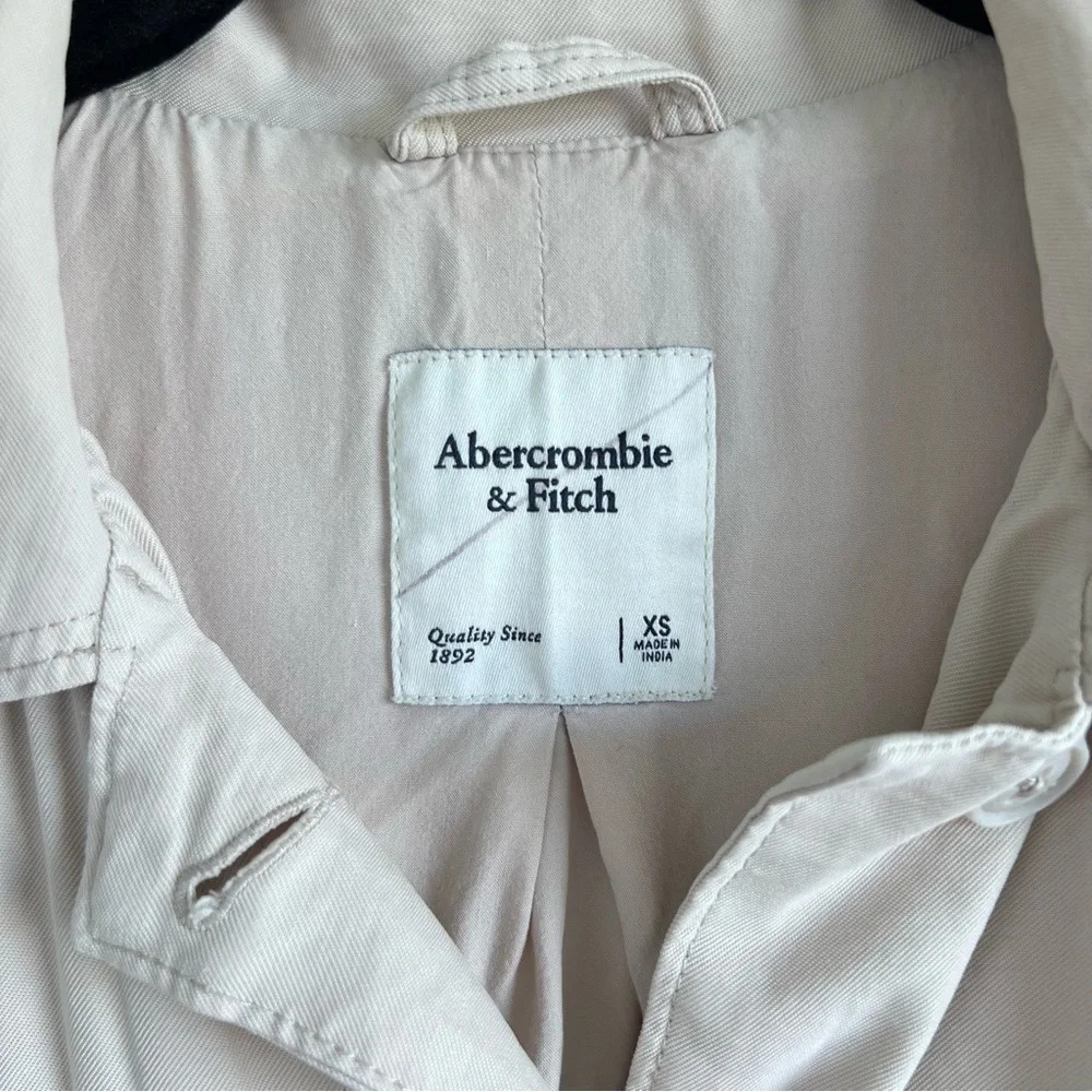 Abercrombie and Fitch Women’s Lightweight Utility Jacket - Picture 4 of 11